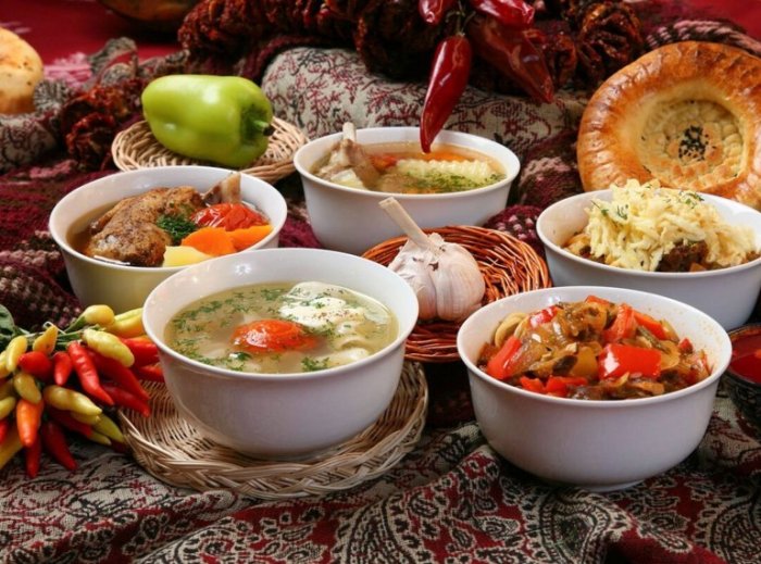 Традиционные горячие блюда и салаты восточной кухни с доставкой на дом
